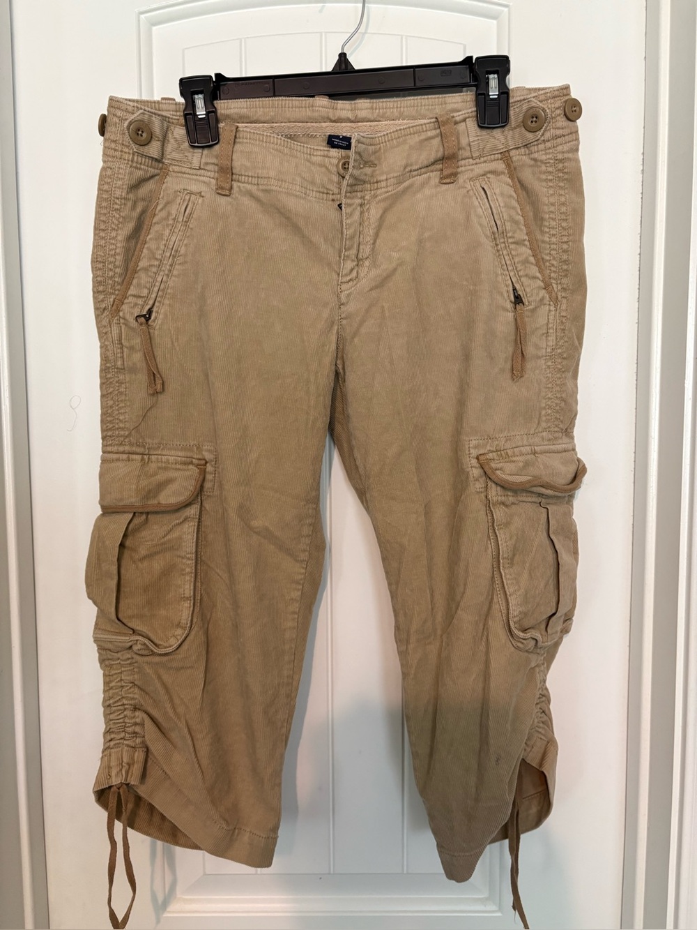 GAP Women's Khaki Cargo Capris